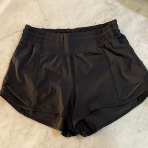 Lululemon Hotty Hot high waist size 4 2.5 inseam
